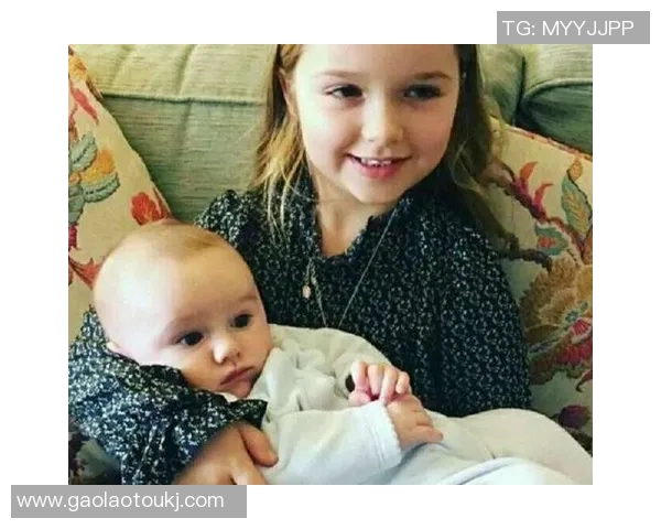 足球明星的女儿小七成长记她的梦想与追求引发的关注与热议